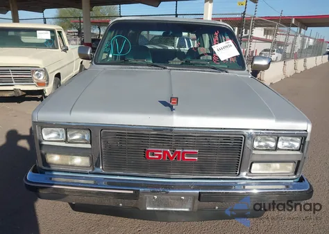 1989 GMC Suburban R15 Conventional z USA, uszkodzony, nr VIN 1GKER16K7KF534224
